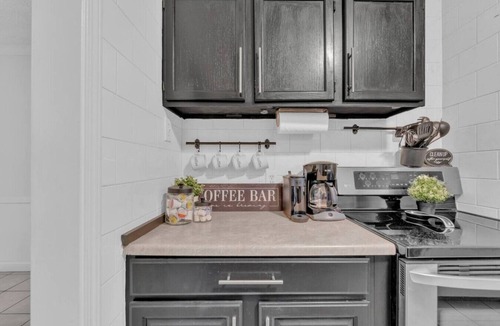 Grove City House | The No. 1 stay on Broadway!