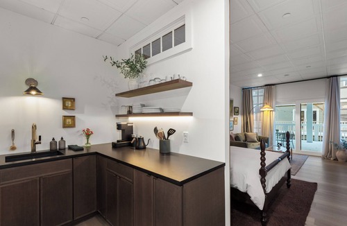 Camden Hotel | The Optimist Guesthouse 3 - Downtown Camden Stylish Luxury Apartment