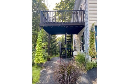Pittsfield Apartment | The OverNight Library ~ 1/2 mile off I-95