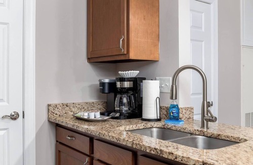 Westerville Apartment | The Pondview Penthouse | King Bed | Balcony | W/D