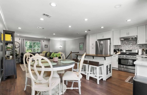 Grogan's Mill House | The Restful Oak - Quiet Family Home in The Woodlands