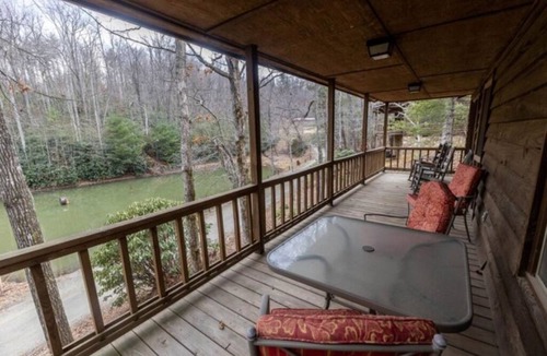 Springmaid Mountain Cottage | The Ridge Cabin - Sleeps 4