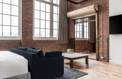 Skowhegan Hotel | The Skowhegan By Kasa
