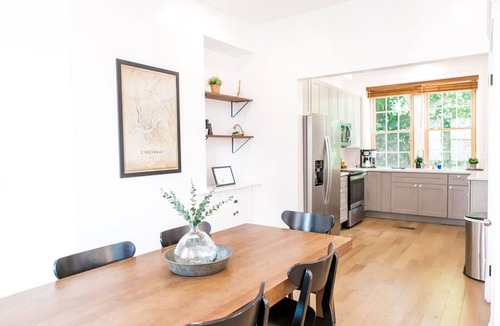 Mount Auburn House | The Speakeasy-Walk to OTR, Basement Bar, Cozy Stay