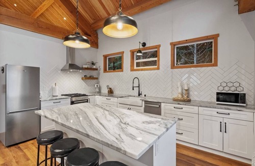 Girdwood House | The Timber House Boutique Bungalow