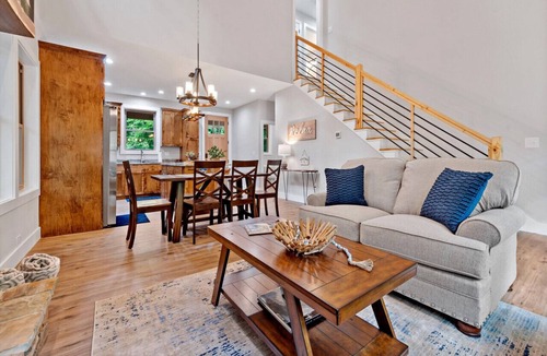 Frank House | The Toasted Marshmallow—Disc Golf—Hiking—Fire Pit!