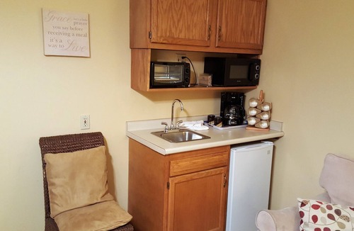 Fredericktown Cabin | The Tranquility Suite is a private cabin suite at Heartland Country Resort
