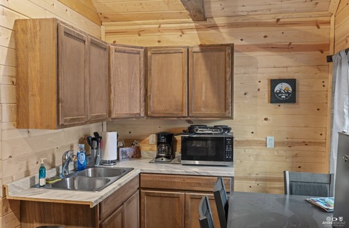 Kalifornsky Cabin | The Uinta - Studio Cabin