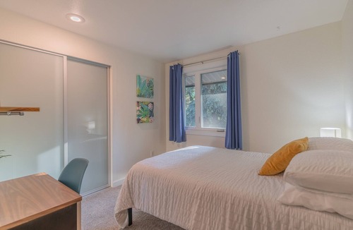 College Apartment | The Upper Fairbanks Street Retreat 1.0
