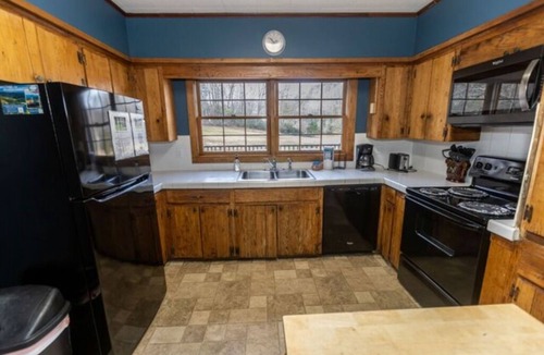 Springmaid Mountain Cabin | The Valley Lodge Sleeps 12