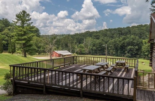 Springmaid Mountain Cabin | The Valley Lodge Sleeps 12