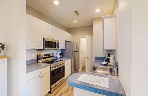 Villages of Five Points Apartment | The Villages of Five Points apartment w/community pools, tennis courts, shops