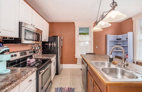 Merion Village House | The Vintage Getaway - 3 Bedrooms - Columbus!