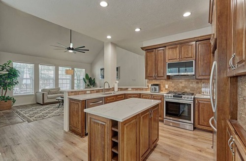 Alden Bridge House | The Woodlands 4BR Executive Retreat - EV, Baby & Pet Friendly, Near Hospitals