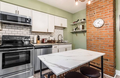German Village Cottage | This cottage is a 1 bedroom(s), 1 bathrooms, located in Columbus, OH.