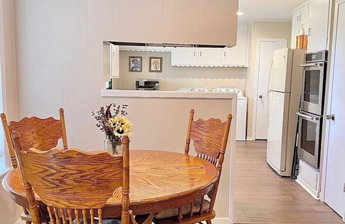 College Station House | Three Bedroom ~ 8 Mins to A&M ~ Quiet Neighborhood