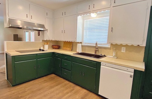College Station House | Three Bedroom ~ 8 Mins to A&M ~ Quiet Neighborhood