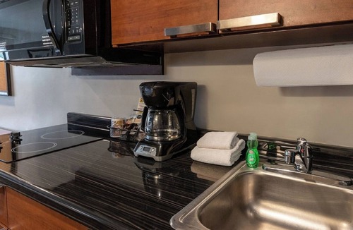 Ketchikan Hotel | Thrice the Comfy! 3 Queen & Recliner Rooms w/Kitchenette & Scenic Views