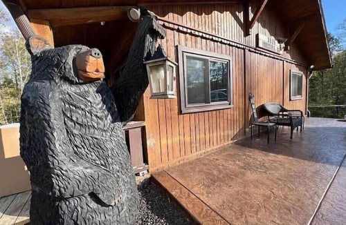 Union Ski Chalet | Timber Frame Country Retreat. Close to Ark Encounter, Creation Mus.-Entire Home