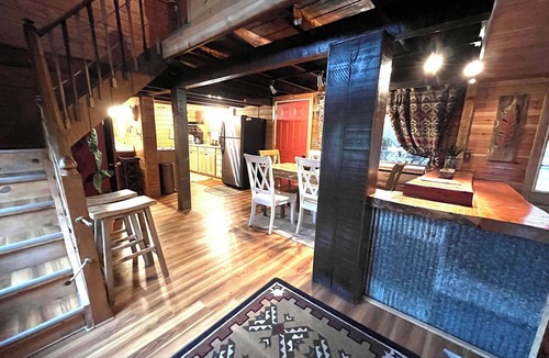 Old Washington Cabin | Timberline Cabins - The Birmingham Cabin, WiFi, Pets, Hot Tub, Fireplace
