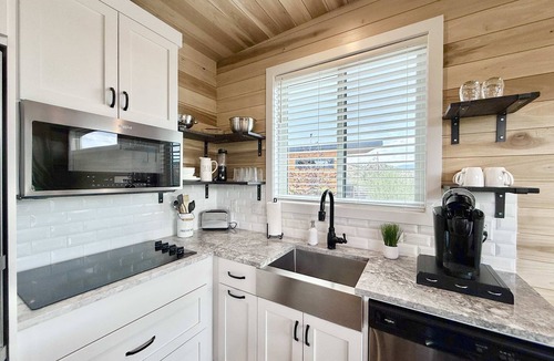 Escalante House | Tiny Home Near Bryce Canyon w/Fire Pit Views