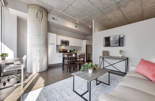 Downtown St. Louis Apartment | Towers at Opop 703 Spacios and Cozy 1 bd 1 b