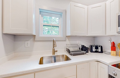 The Pines House | Town of Rehoboth Beach - Airy, walkable suite near the beach & boardwalk