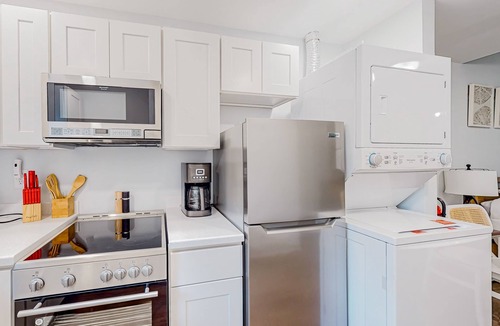 The Pines House | Town of Rehoboth Beach - Airy, walkable suite near the beach & boardwalk