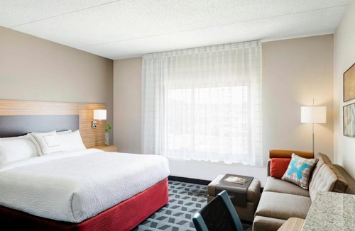 Perrysburg Hotel | TownePlace Suites by Marriott Toledo Perrysburg