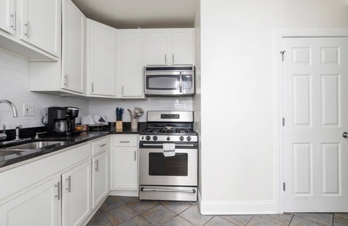 Near East Columbus House | Townhome|Backyard|Patio|NCH