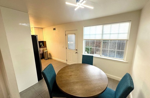 South Fair Oaks House | Tranquil 5-bedroom house with AC and Long Driveway in Redwood City