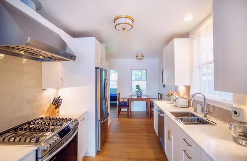 Emeryville House | Tranquil house with beautiful garden in Emeryville