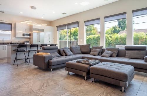 San Tomas House | Tranquil Modern Retreat: Near Santana Row