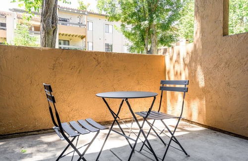 Shoreline West Apartment | Trendy Mountain View 1BR w/Pool & Gym, nr Safeway, by Blueground