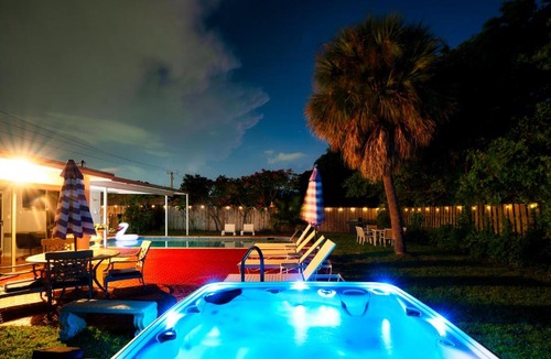 Deerfield Beach Villa | Tropical Oasis 3BR - Pool, Hot Tub & Large Yard