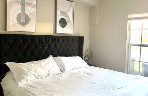 Easton Apartment | Two BR w/free parking near Easton