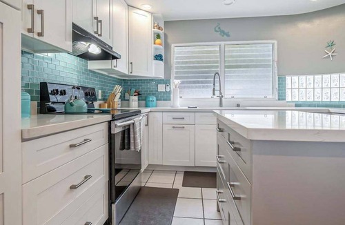 Kaneohe House | Two-Story Ocean-View Kaneohe Home with Big Deck