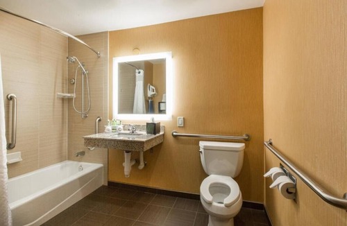 Mountain View Hotel | Two Super Bowl Queen Beds at Holiday Inn Express Mountain View South Palo Alto!