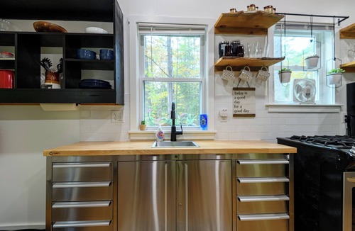 Waterford Cottage | Ultra Private, Crooked Reflections, Riverside Retreat, Hot Tub, Waterfront Glass