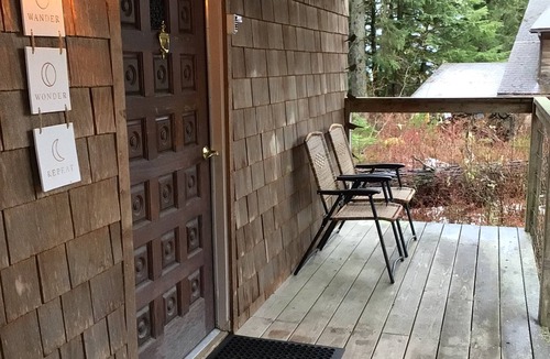 Juneau Cabin | Unique Alaskan Cabin, minutes from Airport & Ferry - private sauna!
