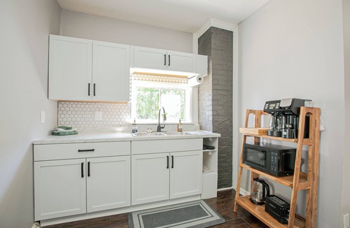 Cheviot House | Unit 1:Ground floor, porch, king bed, garage, w/d