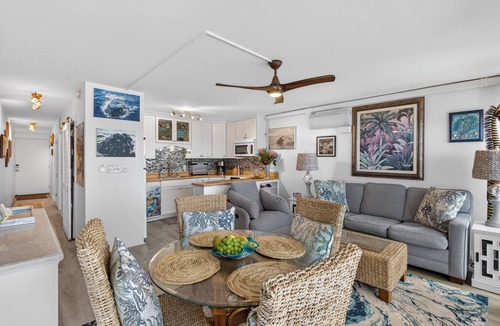 Historic Lahaina Front Street Condo | Unobstructed Ocean View Lahaina Roads. 4th floor Oceanfront Gem