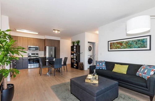 Menlo Park Condo | Unwind and Stay Connected: 1 Bedroom Condo in a Modern Hotel