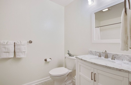 West San Jose Condo | Updated 2BR Condo: Parking, in unit Washer Dryer, gym, pool, AC near Santana Row