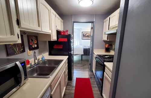 West Juneau Condo | Updated Ocean & Mountain View Condo near Downtown