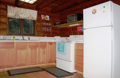 Moose Pass Cabin | Upper Paradise Log Cabin - Nightly Rental in the Woods