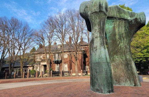 Columbus Apartment | Upscale Downtown Studio w/Private Deck, Full Kitchen, No Stairs