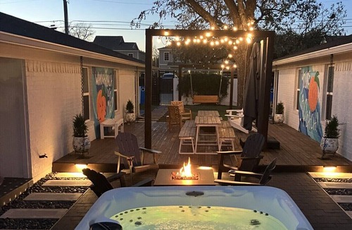Austin Ave. House | Uptown Peach ~ Great base 4 your Waco adventures!