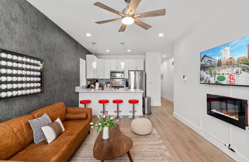Tower Grove South House | Urban Hearth/Modern 2BR Near Tower Grove
