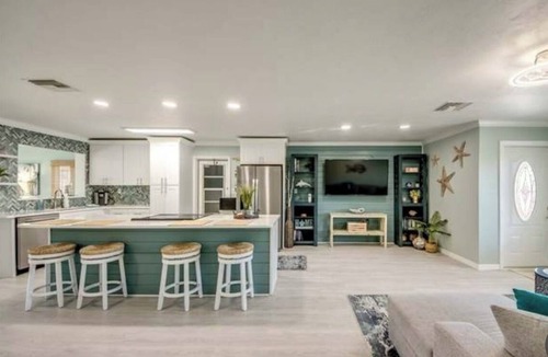 Burnt Store House | Entire home in Matlacha Isles-Matlacha, Florida 4 guests 2 bedrooms 3 beds